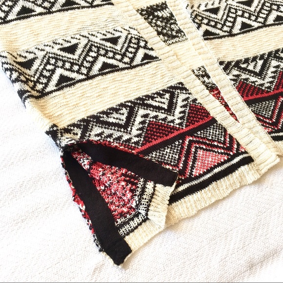 Almost Famous Aztec Short Sleeve Cardigan Sz S/M - Picture 4 of 8